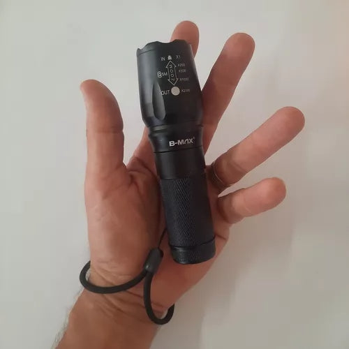 Lanterna Recarregável Tática X900 LED Super Zoom
